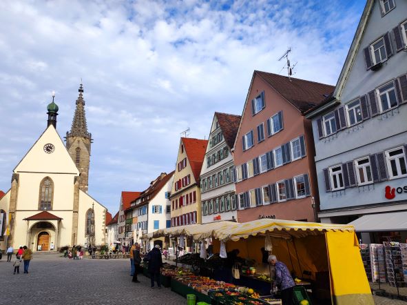 Marktplatz mit Dom in Rottenburg am Neckar